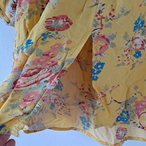 HIP Happening In The  Present Women's  S Yellow Floral Cropped Top  Split Back - Picture 10 of 10